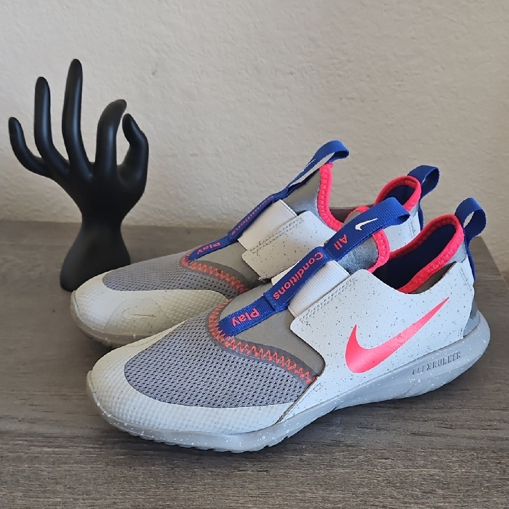 Nike Kids Flex Runner SE Sneakers - Gray and Pink Accents